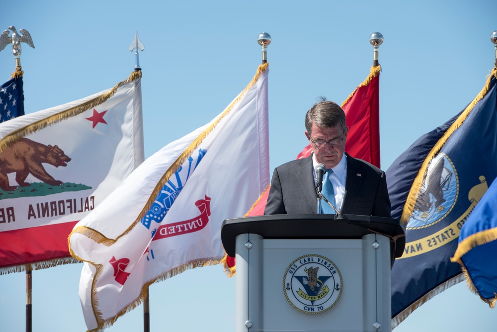 SD visits USS Carl Vinson