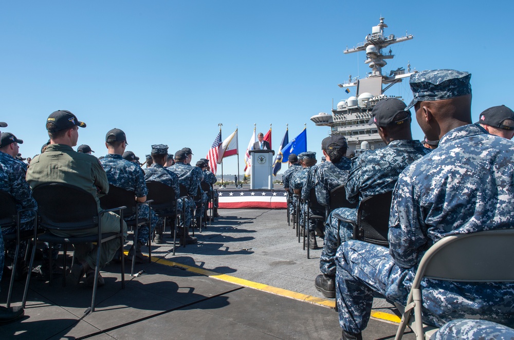 SD visits USS Carl Vinson