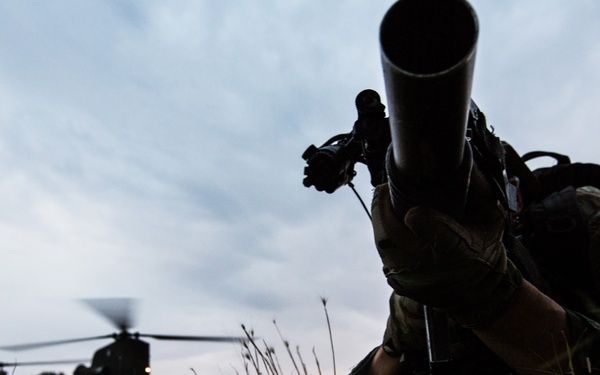 Navy Seals train with Greek SOF