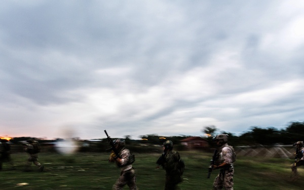 Navy Seals train with Greek SOF