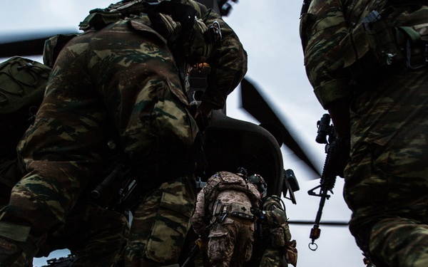 Navy Seals train with Greek SOF