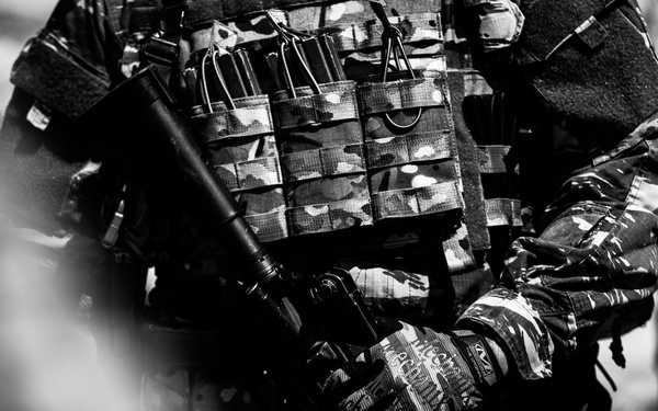 Navy Seals train with Greek SOF