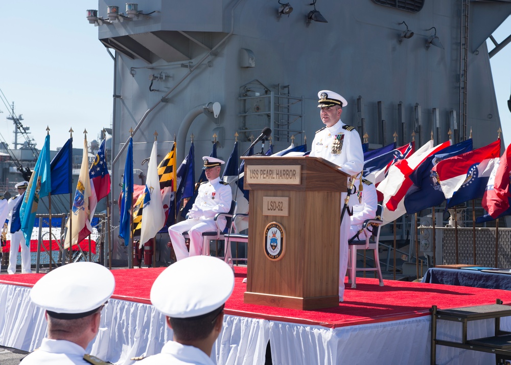 USS Pearl Harbor (LSD 52) Holds Change of Command Ceremony