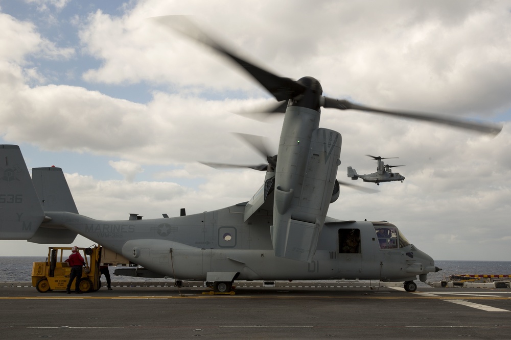 DVIDS - Images - VMM-365 MV-22 Ospreys arrive on USS Iwo Jima [Image 1 ...