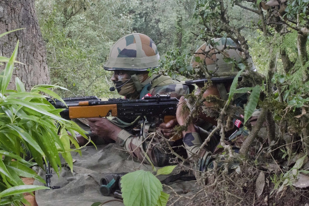 Indian army demonstrates room clearing techniques to 5-20th Inf. Reg. Soldiers