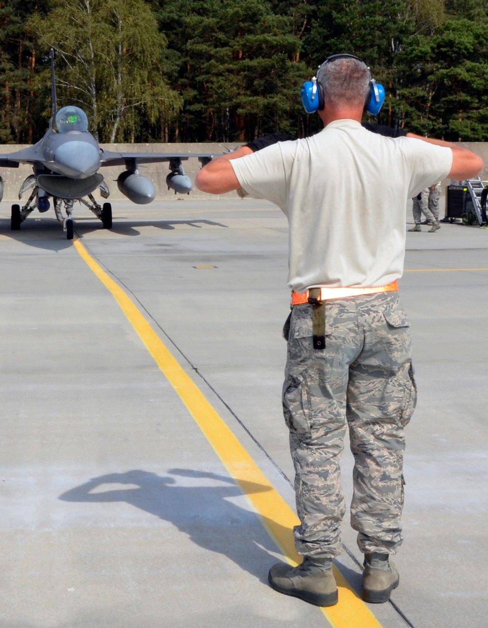 F-16s arrive at Lask