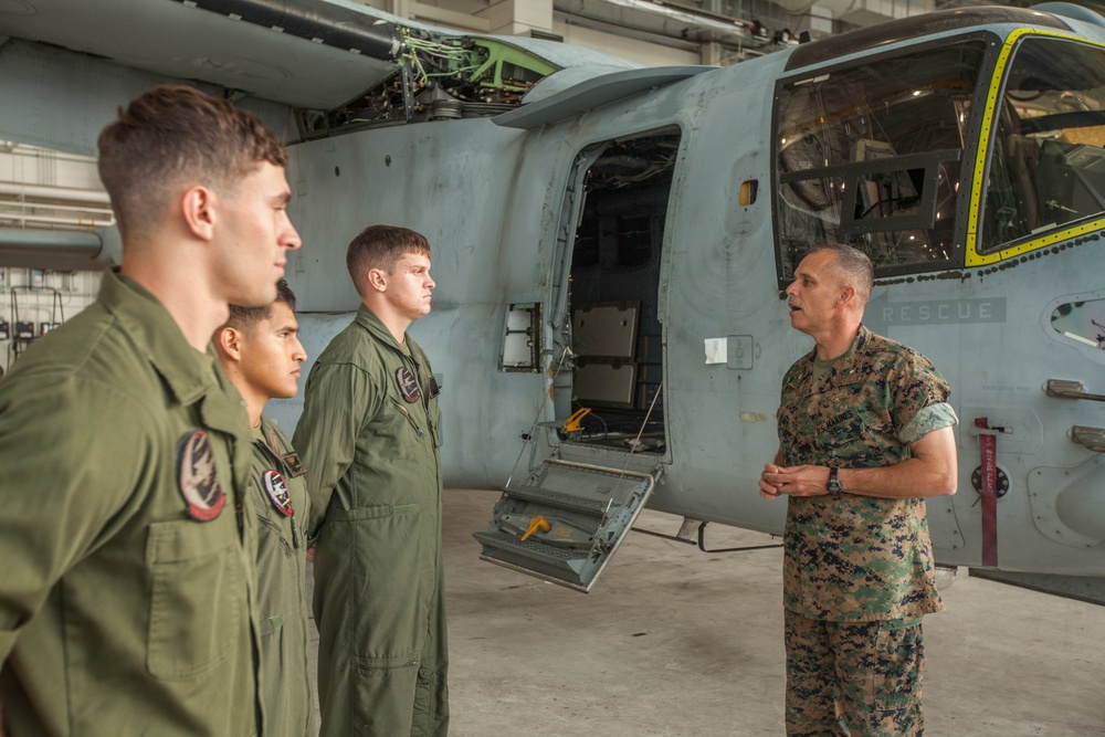 2nd MAW Commanding General Visits MCAS New River