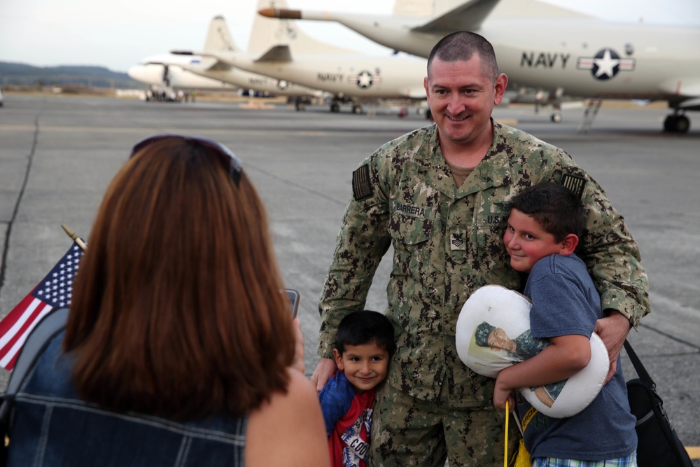 Electronic Attack Squadron 138 homecoming from 7th Fleet deployment