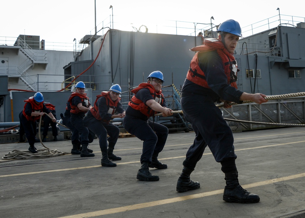 Deck department conducts linehandling training