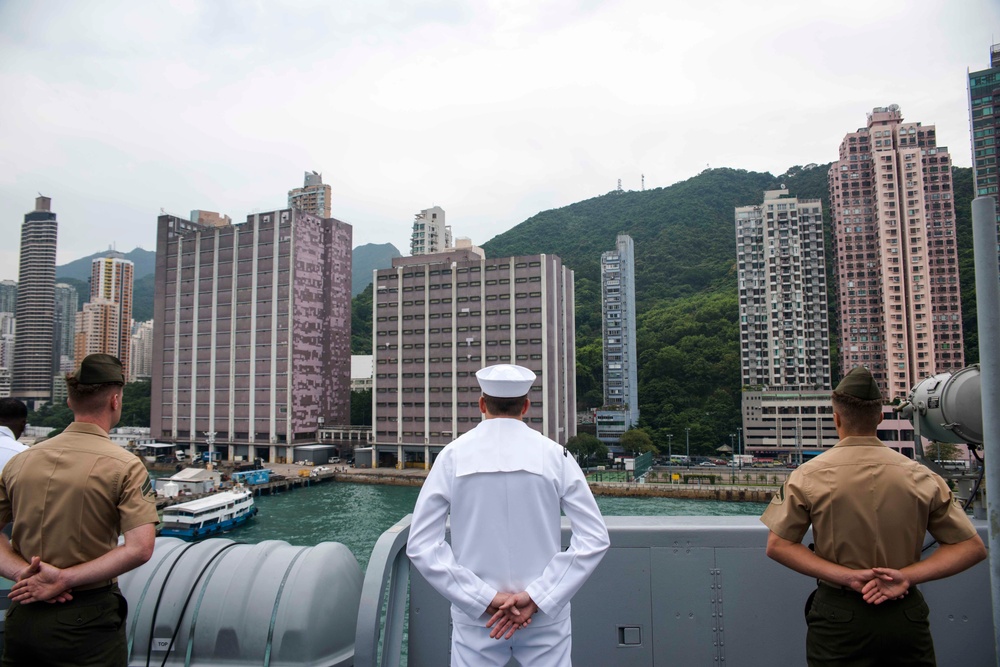 USS Green Bay (LPD 20) arrives in Hong Kong