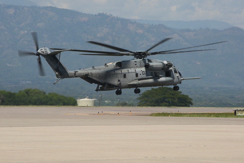 Marines with Special Purpose Marine Air-Ground Task Force Southern Command prepare to respond to Hurricane Matthew disaster relief efforts