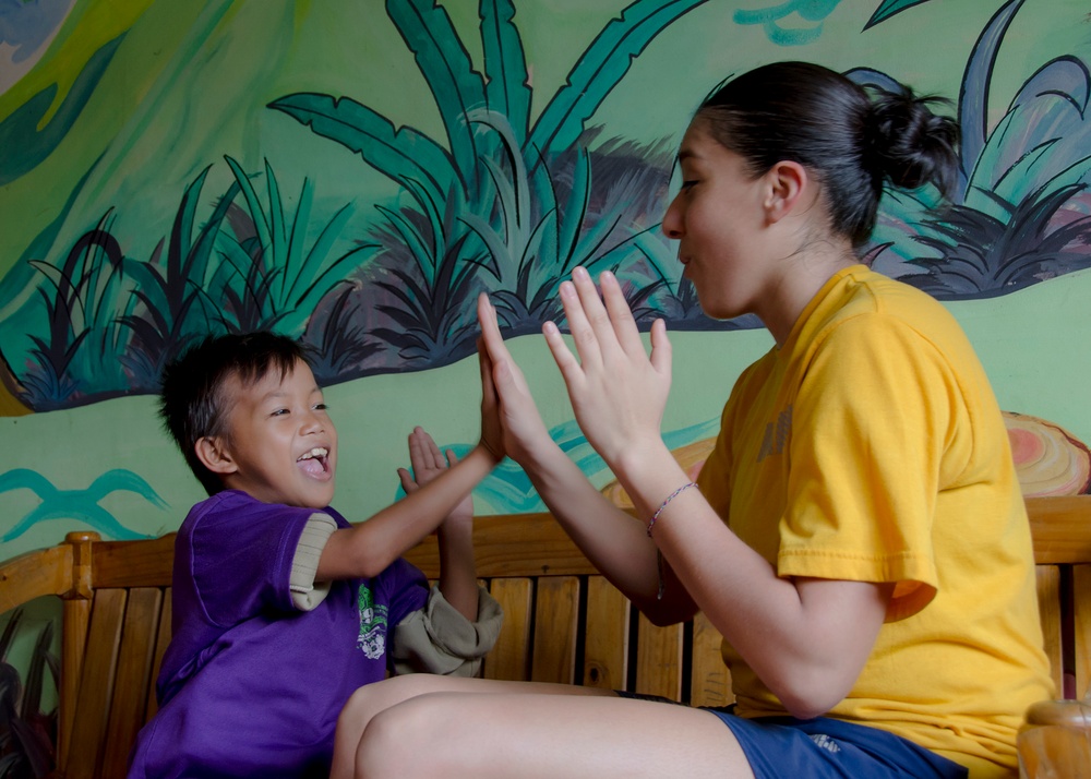 Frank Cable Visits Olongapo City Center for Youth