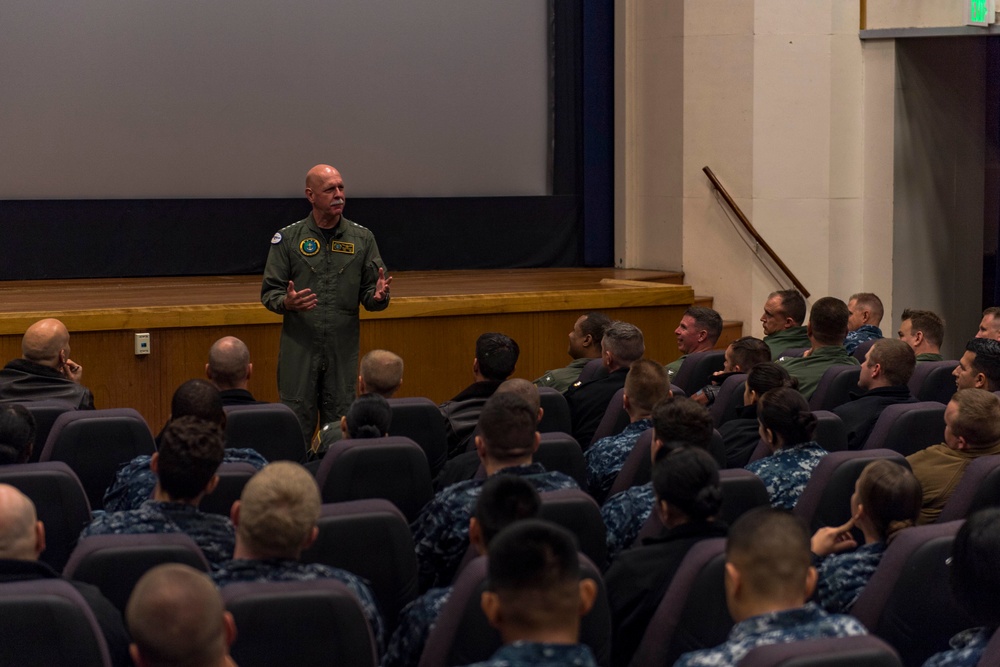 Commander, U.S. Pacific Fleet visits Naval Air Station Whidbey Island