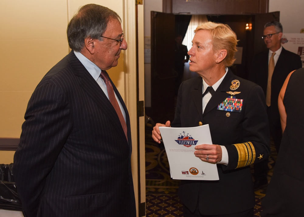 U.S. 3rd Fleet Commander Speaks With Former Secretary of Defense, During San Francisco Fleet Week