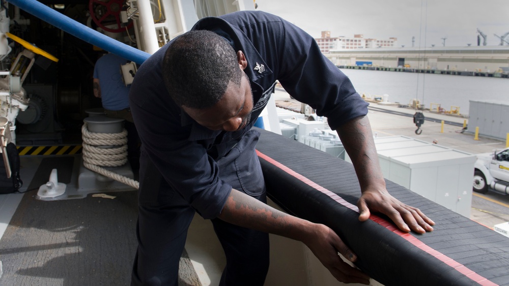 USS Zumwalt Sailors maintain mooring stations