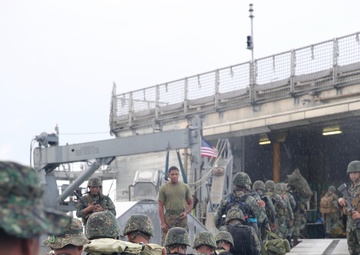 USNS Millinocket Flexes in Philippine Archipelago during PHIBLEX