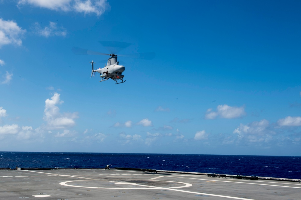 USS Coronado (LCS 4) conducts air operations in 7th Fleet.