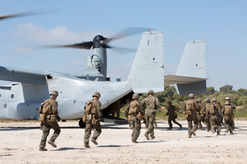 Crisis Response Marines sharpen fast-rope skills in Spain