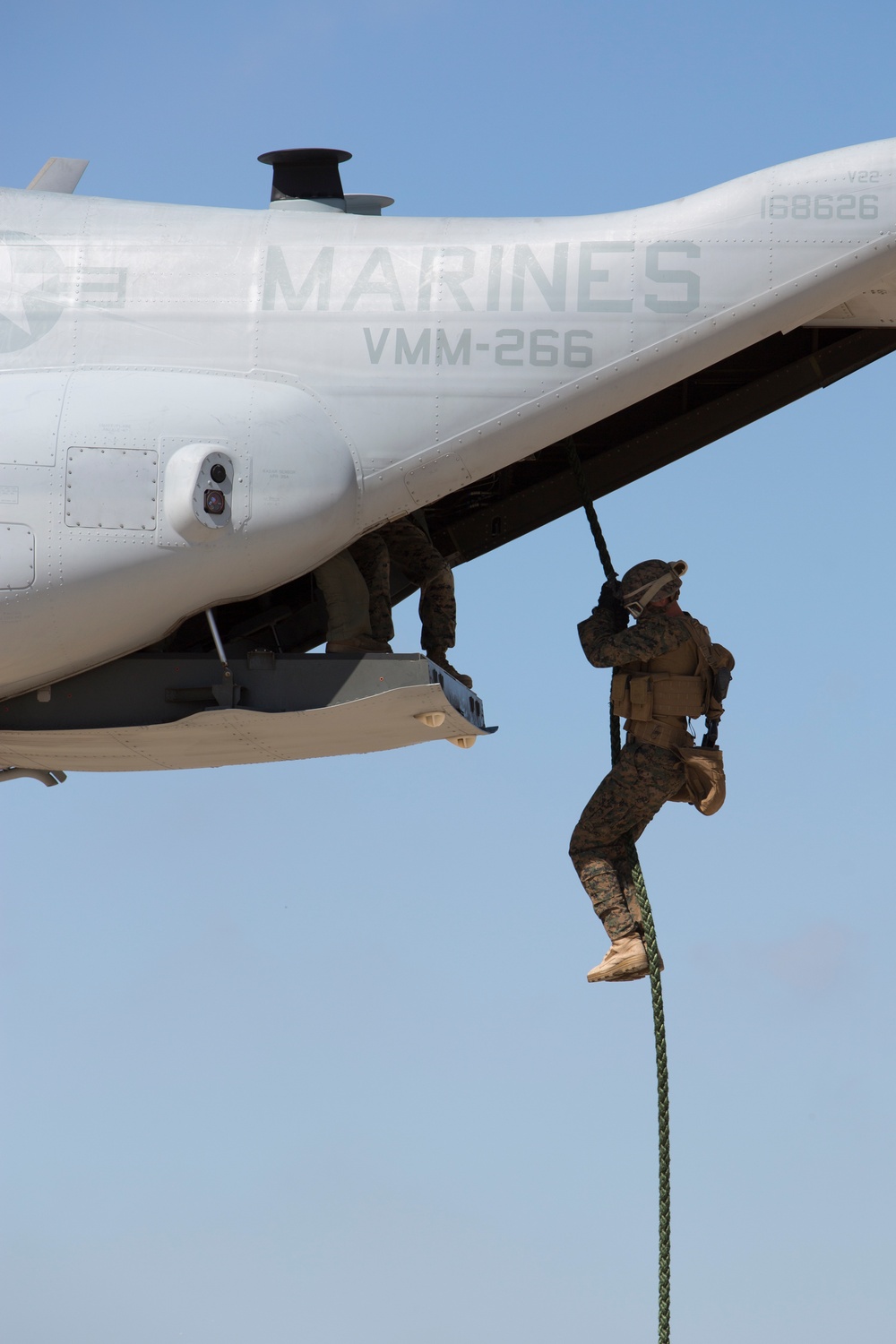 Crisis Response Marines sharpen fast-rope skills in Spain