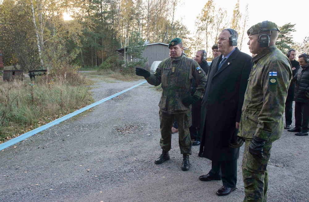 DSD observes Finnish Military Exercise