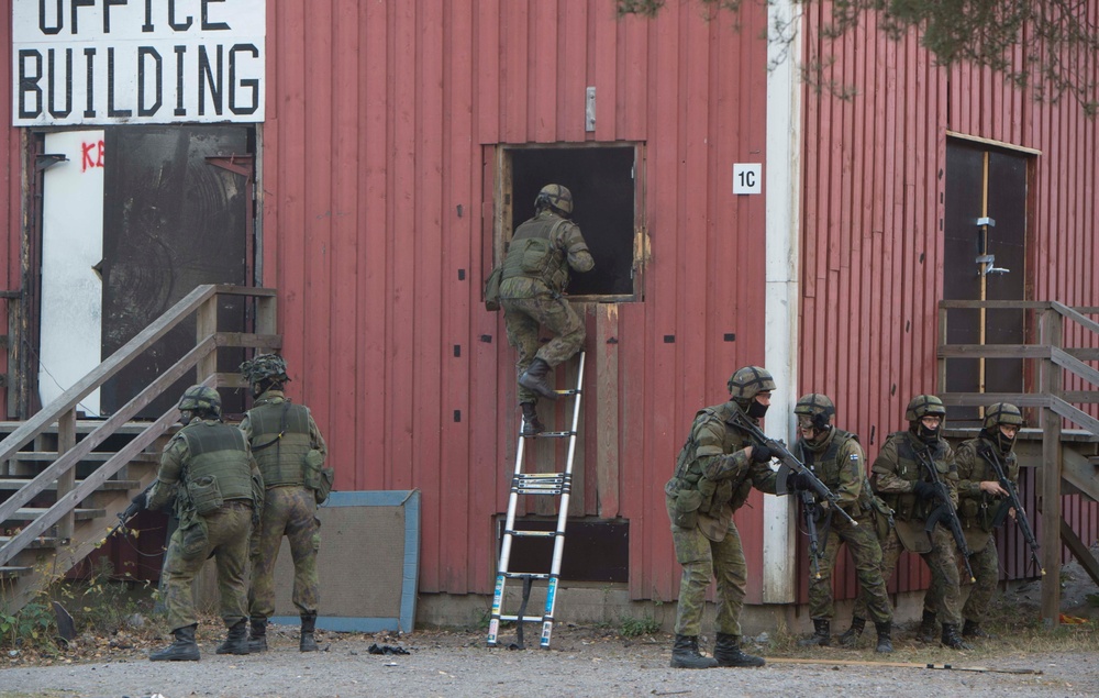 DSD observes Finnish Military Exercise