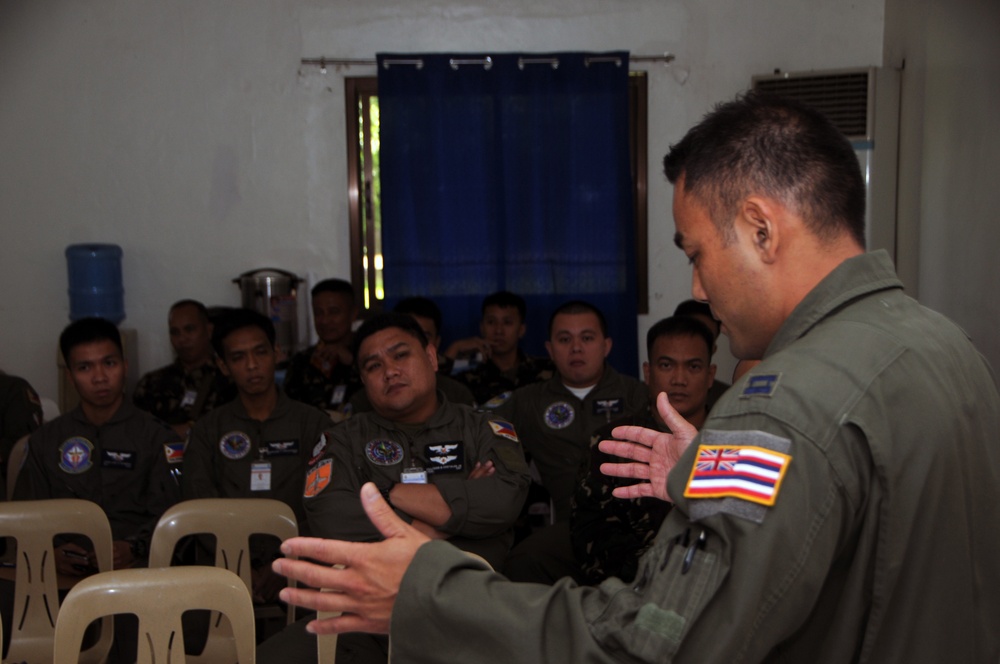 HIANG shares air defense expertise with Philippine counterparts