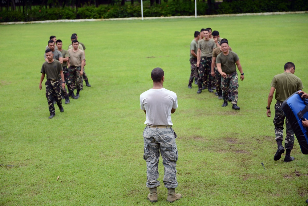 U.S. Air Force Defenders exchange tactics with Philippine Air Force members