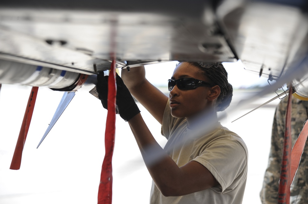 AMUs go warhead to head during load competition