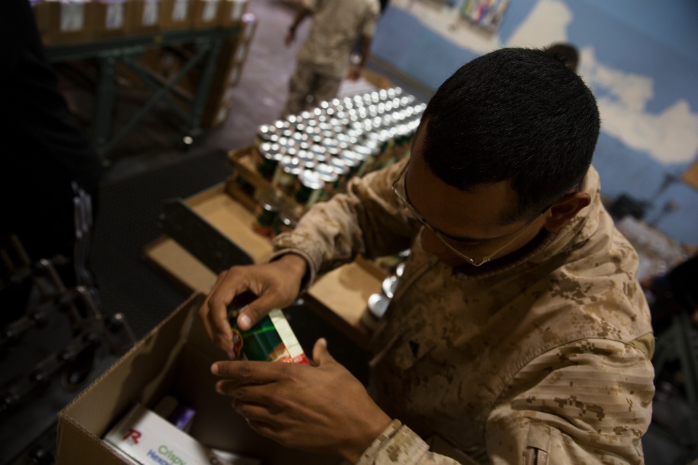 Marines volunteer at food bank