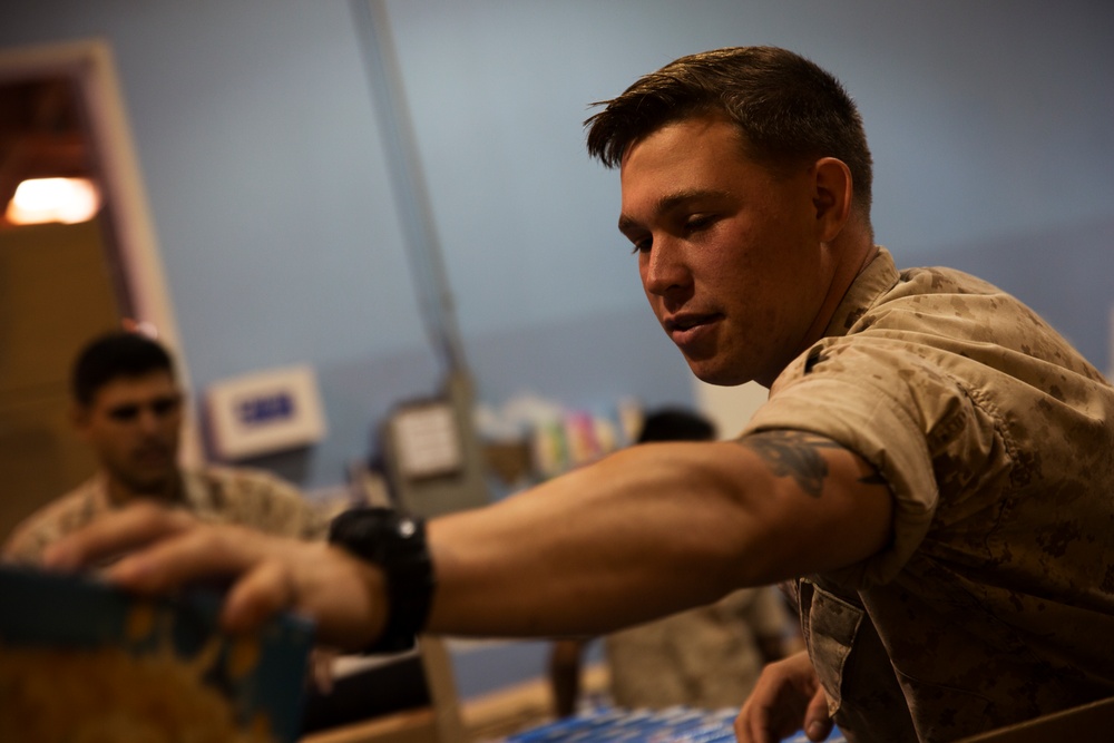 Marines volunteer at food bank