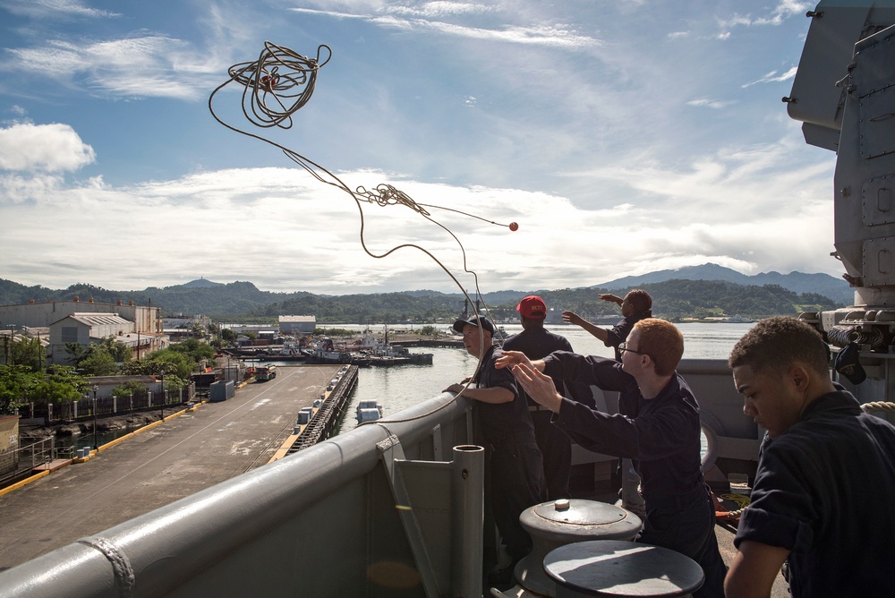 USS Bonhomme Richard arrives for PHIBLEX 33