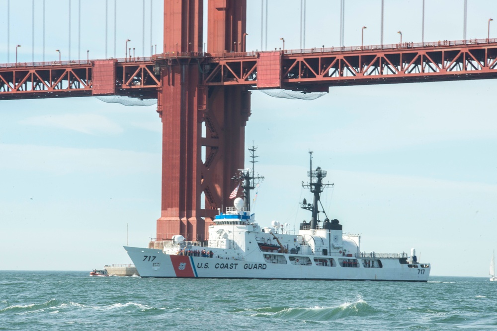 Coast Guard Cutter Mellon steam into San Francisco during Fleet Week