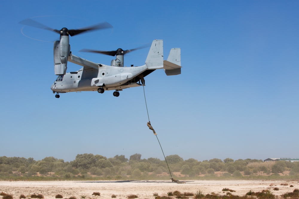 Crisis Response Marines sharpen fast-rope skills in Spain