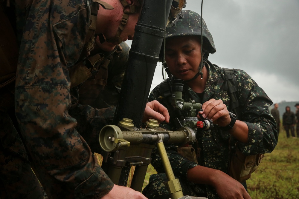 U.S., Philippine Marines share mortar tactics