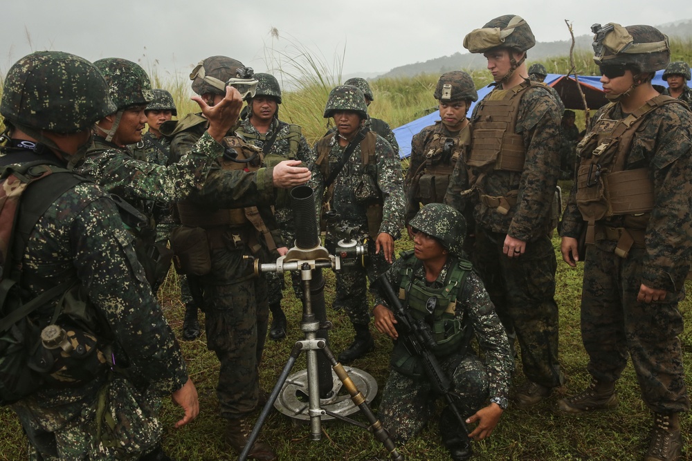 U.S., Philippine Marines share mortar tactics