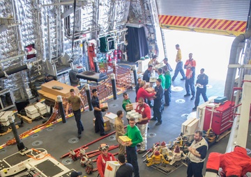 USS Coronado (LCS 4) conducts UNREP and VERTREP with USNS Richard E. Byrd