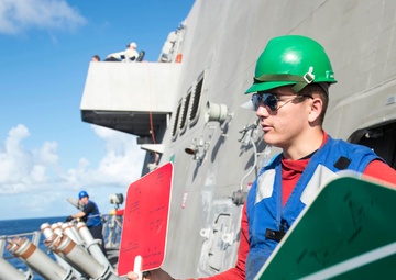USS Coronado (LCS 4) conducts UNREP and VERTREP with USNS Richard E. Byrd