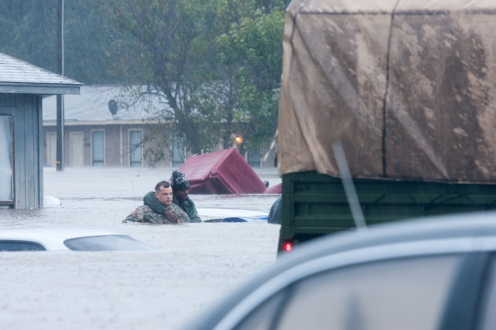 Guardsmen rescue hurricane victims