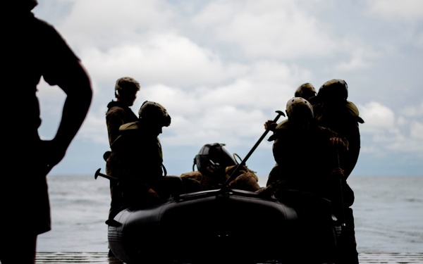 31st MEU departs USS Green Bay’s (LPD 20) well deck during PHIBLEX 33
