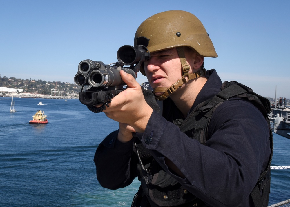 Nimitz Sailors pull into San Diego