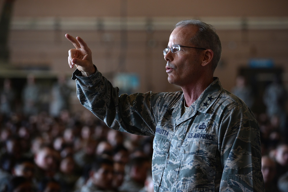 Second to none: 2nd Air Force commander visits Sheppard