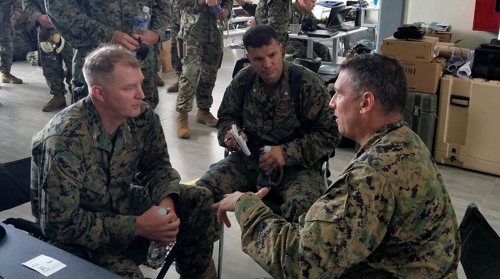 24MEU CO meets with SPMAGTF Southern Command CO