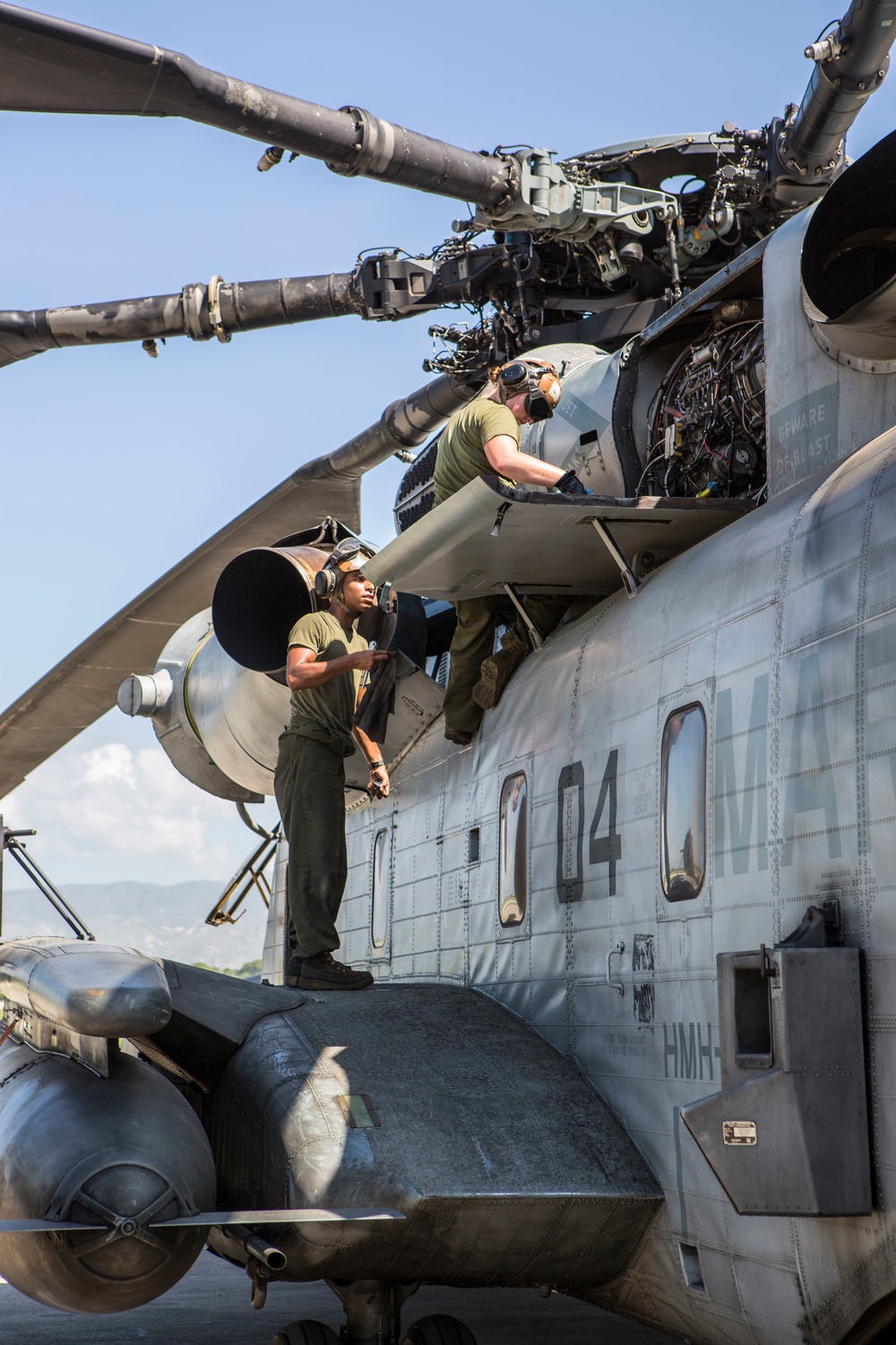 Marines with Joint Task Force Matthew prepare CH-53E Super Stallion to deliver relief support to Haiti