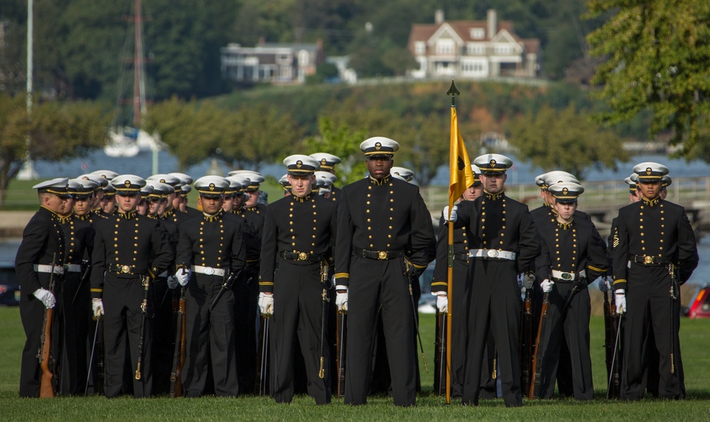 DVIDS Images CMC Attends USNA Parade [Image 7 of 17]