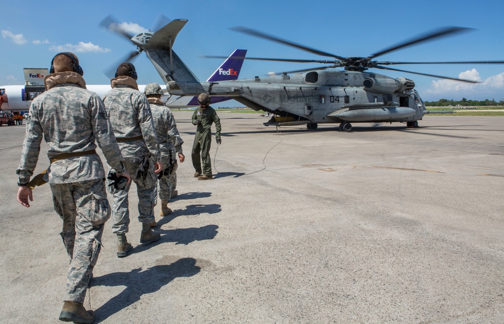 U.S. service members with Joint Task Force Matthew deliver food to Les Anglais, Haiti
