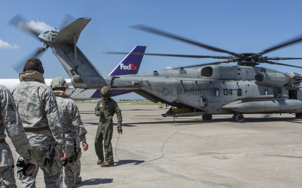U.S. service members with Joint Task Force Matthew deliver food to Les Anglais, Haiti