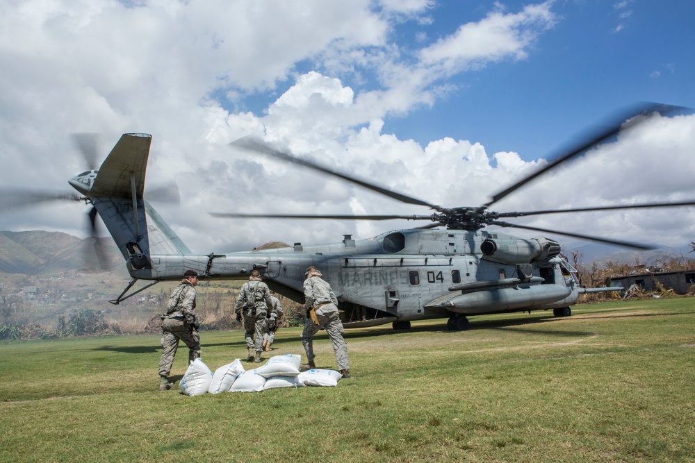 U.S. service members with Joint Task Force Matthew deliver food to Les Anglais, Haiti