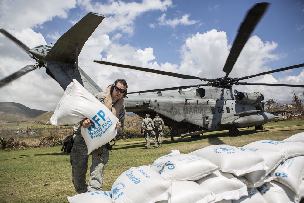 U.S. service members with Joint Task Force Matthew deliver food to Les Anglais, Haiti