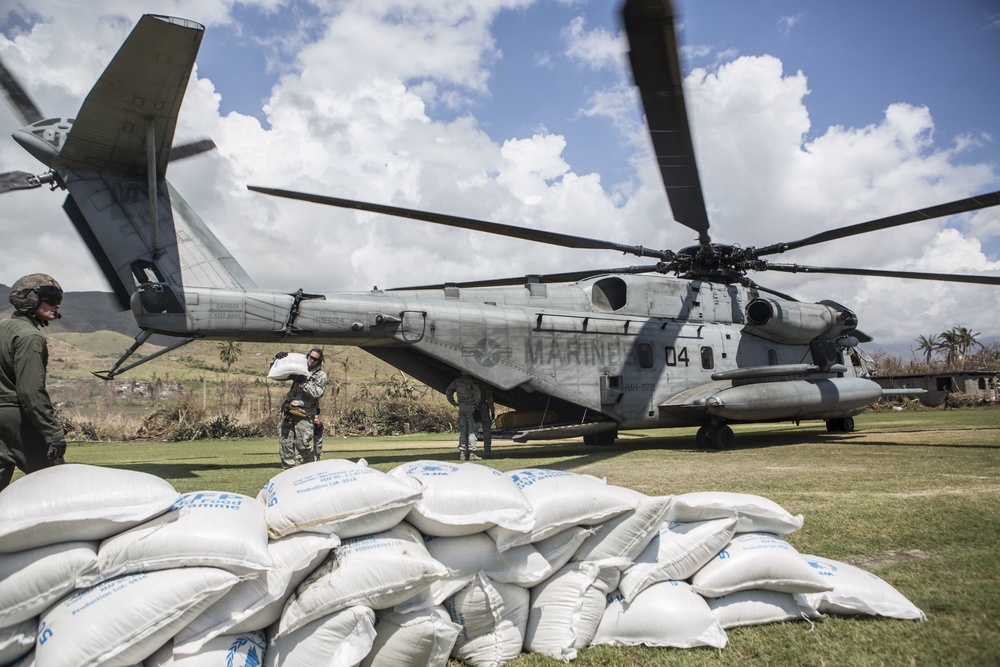 U.S. service members with Joint Task Force Matthew deliver food to Les Anglais, Haiti