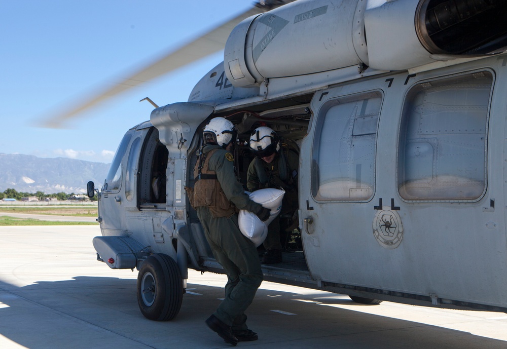 USS Iwo Jima Provides Assistance To JTF Matthew Relief Effort